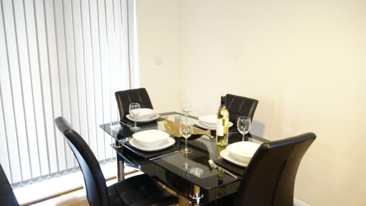 Luxury 2 Bed 2 Bath - Free Parking - 5Min To Airport - Sleeps 6 Apartman Ashford  Kültér fotó