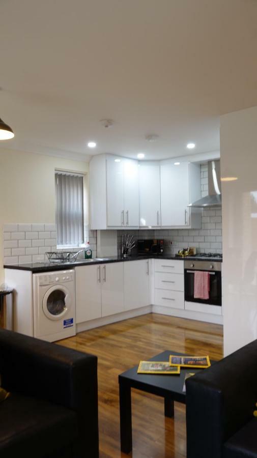 Luxury 2 Bed 2 Bath - Free Parking - 5Min To Airport - Sleeps 6 Apartman Ashford  Kültér fotó