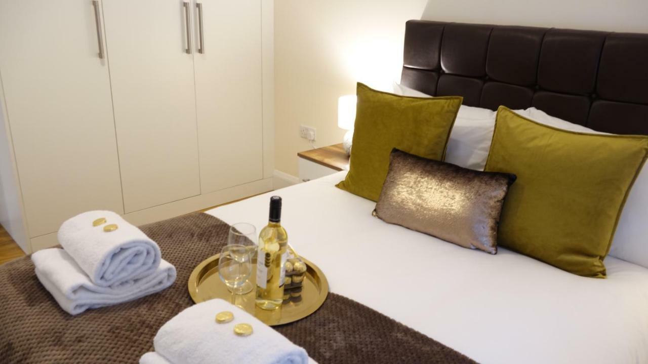Luxury 2 Bed 2 Bath - Free Parking - 5Min To Airport - Sleeps 6 Apartman Ashford  Kültér fotó