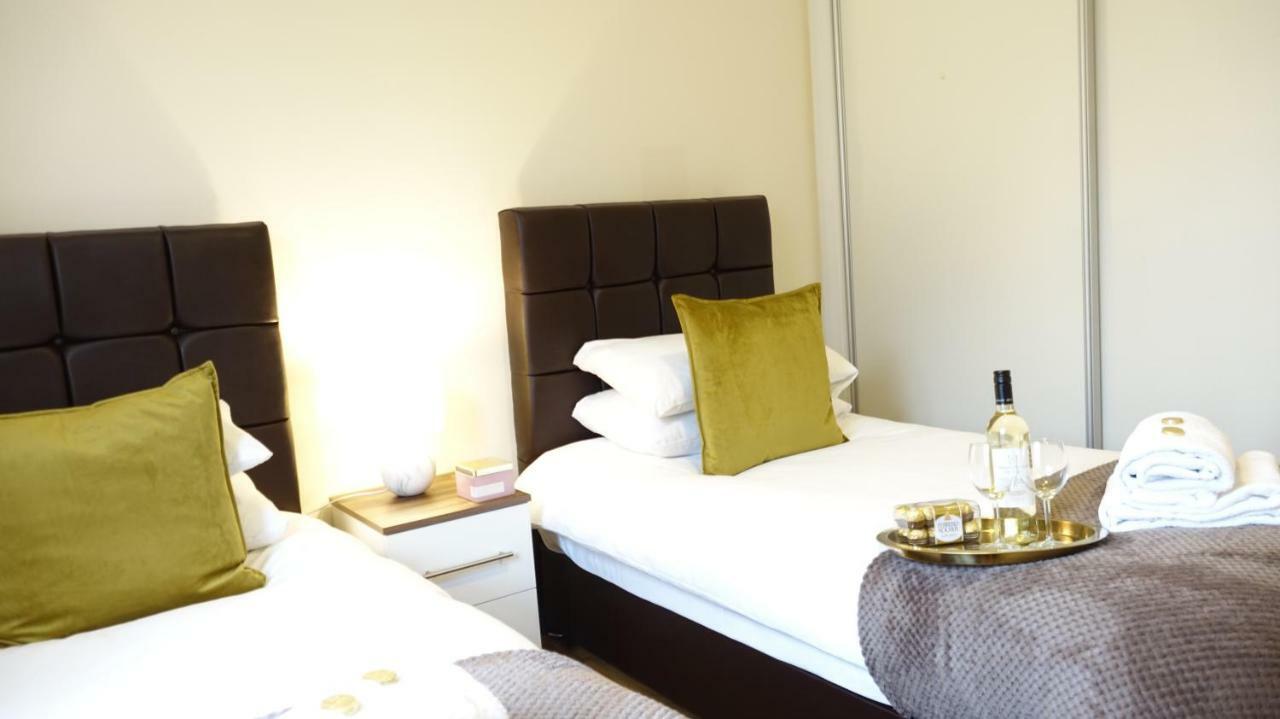 Luxury 2 Bed 2 Bath - Free Parking - 5Min To Airport - Sleeps 6 Apartman Ashford  Kültér fotó
