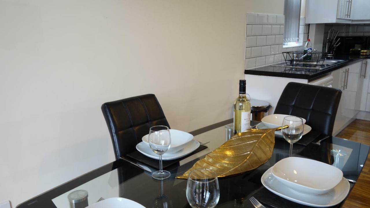 Luxury 2 Bed 2 Bath - Free Parking - 5Min To Airport - Sleeps 6 Apartman Ashford  Kültér fotó