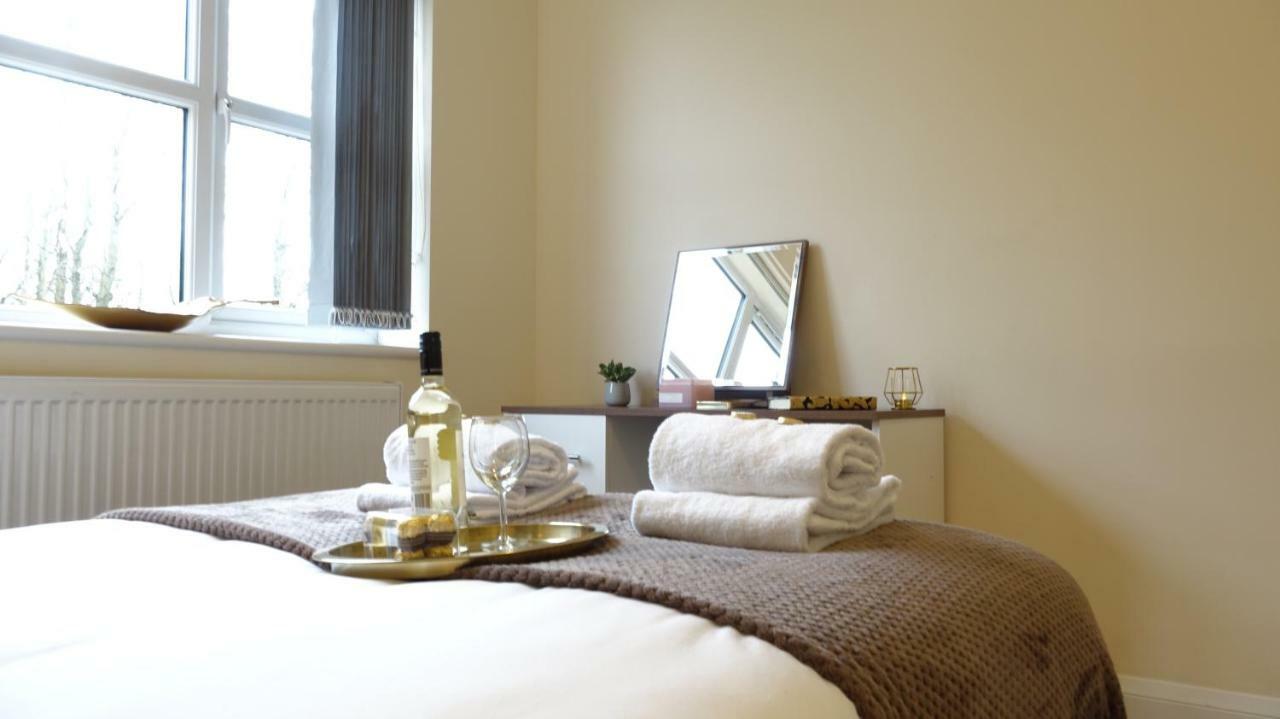Luxury 2 Bed 2 Bath - Free Parking - 5Min To Airport - Sleeps 6 Apartman Ashford  Kültér fotó