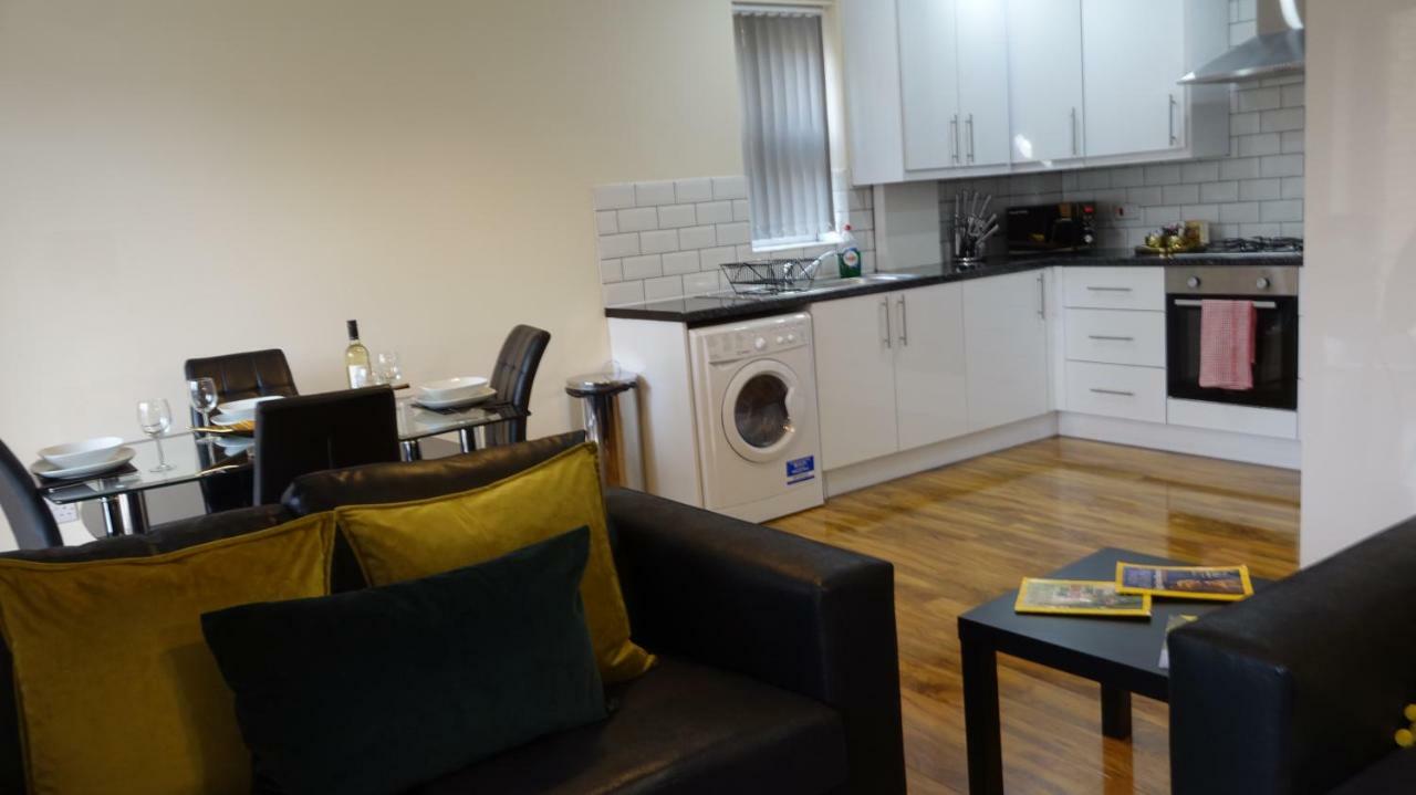 Luxury 2 Bed 2 Bath - Free Parking - 5Min To Airport - Sleeps 6 Apartman Ashford  Kültér fotó