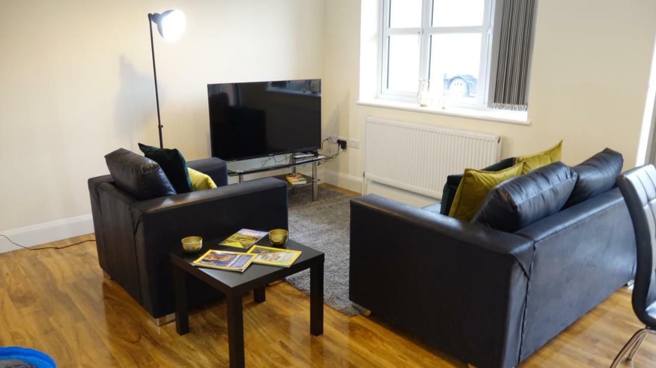 Luxury 2 Bed 2 Bath - Free Parking - 5Min To Airport - Sleeps 6 Apartman Ashford  Kültér fotó