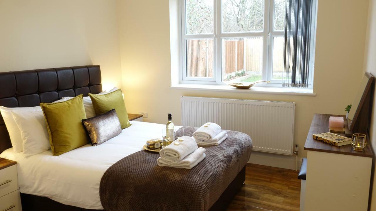 Luxury 2 Bed 2 Bath - Free Parking - 5Min To Airport - Sleeps 6 Apartman Ashford  Kültér fotó