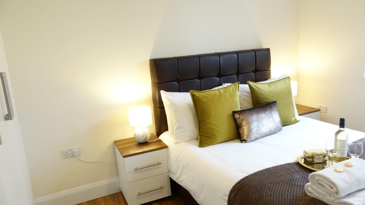 Luxury 2 Bed 2 Bath - Free Parking - 5Min To Airport - Sleeps 6 Apartman Ashford  Kültér fotó
