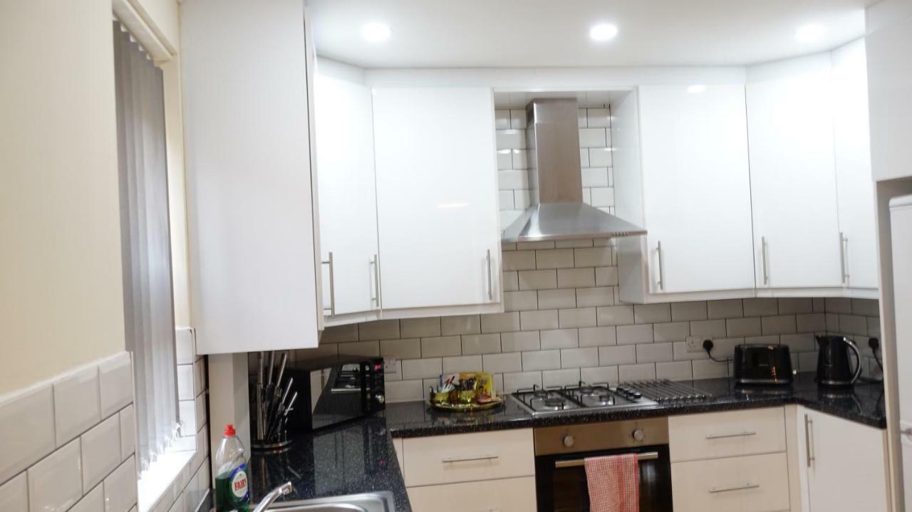 Luxury 2 Bed 2 Bath - Free Parking - 5Min To Airport - Sleeps 6 Apartman Ashford  Kültér fotó