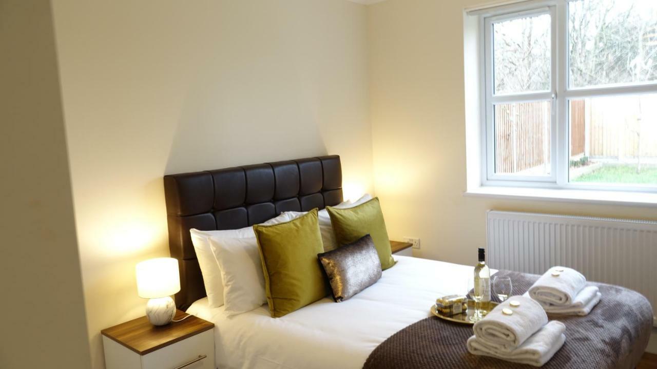Luxury 2 Bed 2 Bath - Free Parking - 5Min To Airport - Sleeps 6 Apartman Ashford  Kültér fotó