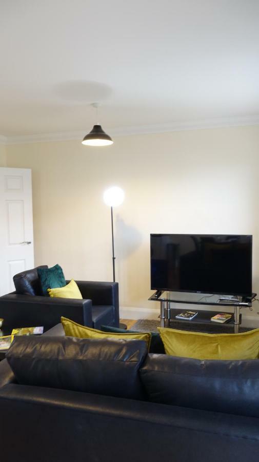 Luxury 2 Bed 2 Bath - Free Parking - 5Min To Airport - Sleeps 6 Apartman Ashford  Kültér fotó