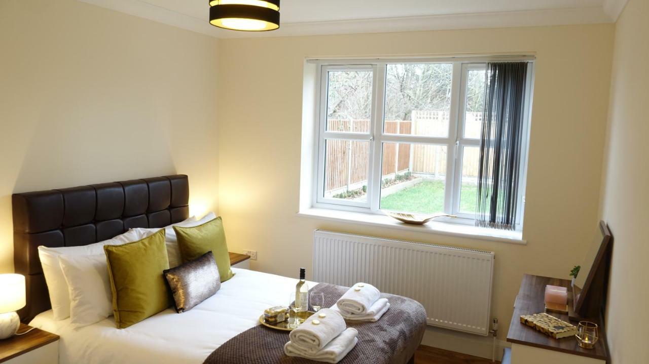 Luxury 2 Bed 2 Bath - Free Parking - 5Min To Airport - Sleeps 6 Apartman Ashford  Kültér fotó